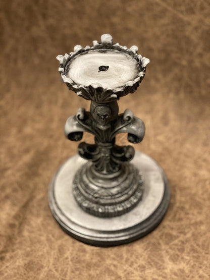 Fleur de lis - Skull Stand