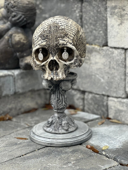 Short Memento Mori Skull Stand