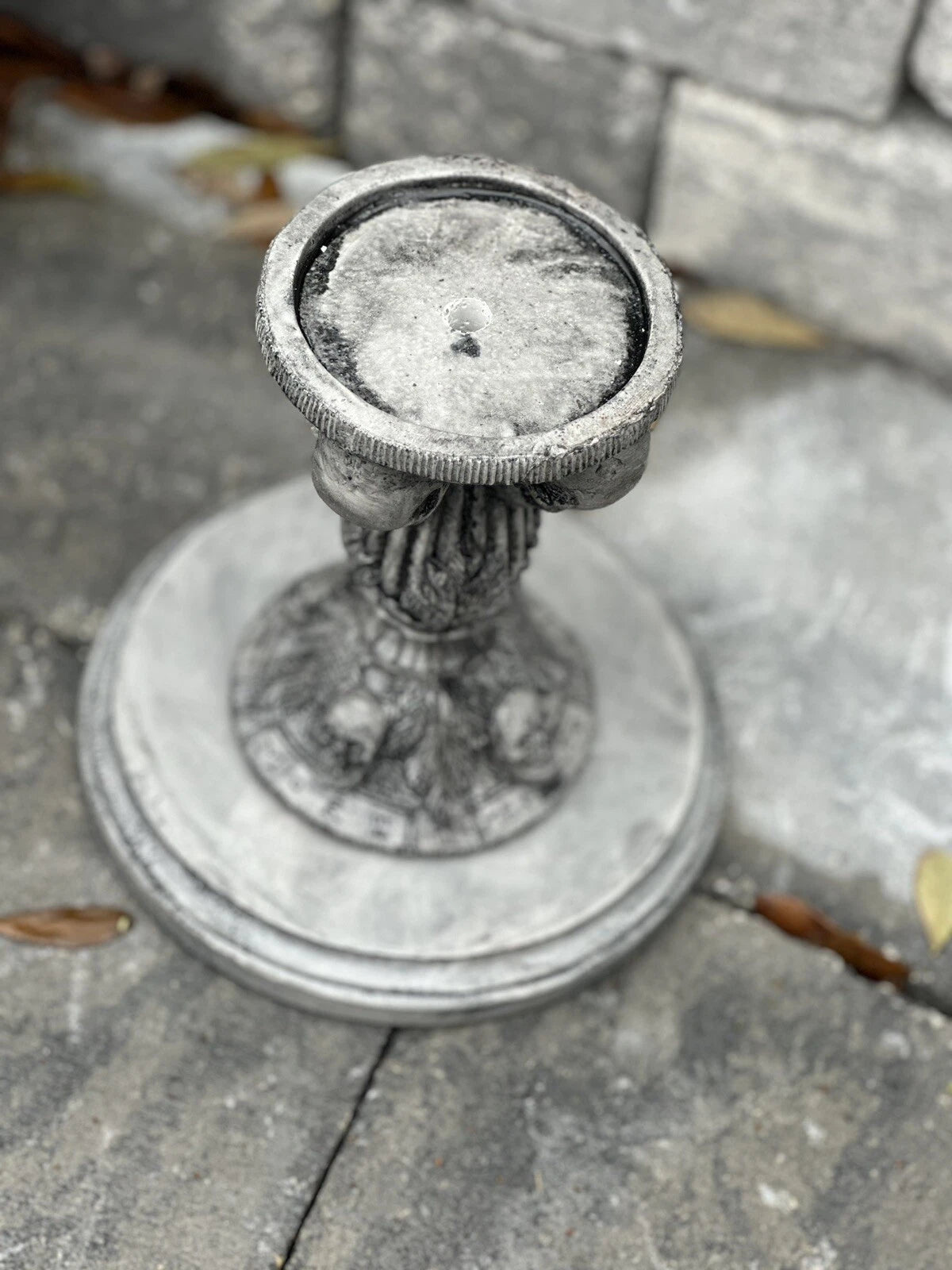Short Memento Mori Skull Stand